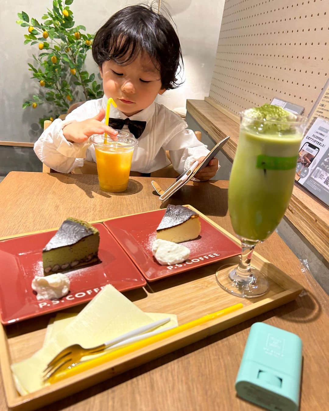世手子さんのインスタグラム写真 - (世手子Instagram)「Cafe with children is the best☕️🍰 Enjoy cheesecake with family🧀🫖✨ calm time^ - ^🤣 #子連れok なカフェって本当嬉しい（＾_＾） @p.s.coffee_tokyo  #pscoffee #東京カフェ #目黒カフェ #目黒グルメ #贅沢スイーツ #絶品チーズケーキ で穏やかな時間( ^ω^ ) 息子は #バスチー  私は #抹茶バスクチーズケーキ (＾ｰ^) さっぱり美味しい(*´ー｀*) あっという間に二人とも大きくなっちゃうんだろうなぁ 親子で過ごす時間大切にしよー(^-^) #ドタバタ育児  #二児のママ  #2児育児 #赤ちゃんのいる暮らし  #3歳男の子 #3歳差育児  #二児の母 #二児ママ  #ママシンガー  #二児育児 #2児ママ #2児のママ #赤ちゃんのいる生活 PR」5月6日 17時17分 - rojide
