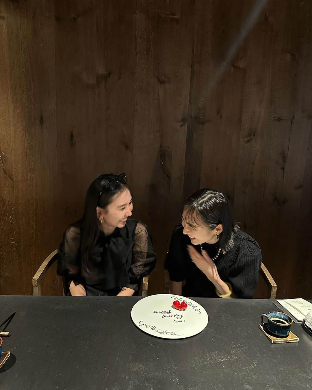 鈴木詩織さんのインスタグラム写真 - (鈴木詩織Instagram)「...👯‍♀️🖤🎂  大好きなぴよさんのお誕生日をフロリレージュで♡ 改めておめでとうっ😼🫶🏻  ランチもとっても美味しくてたまらなかったです🤤 また美味しいもの食べに行こうねっ🐷  ⁡  ⁡  #フロリレージュ#florilege#外苑前ランチ#外苑前グルメ#フレンチランチ」5月6日 20時00分 - shiorin0802suzuki