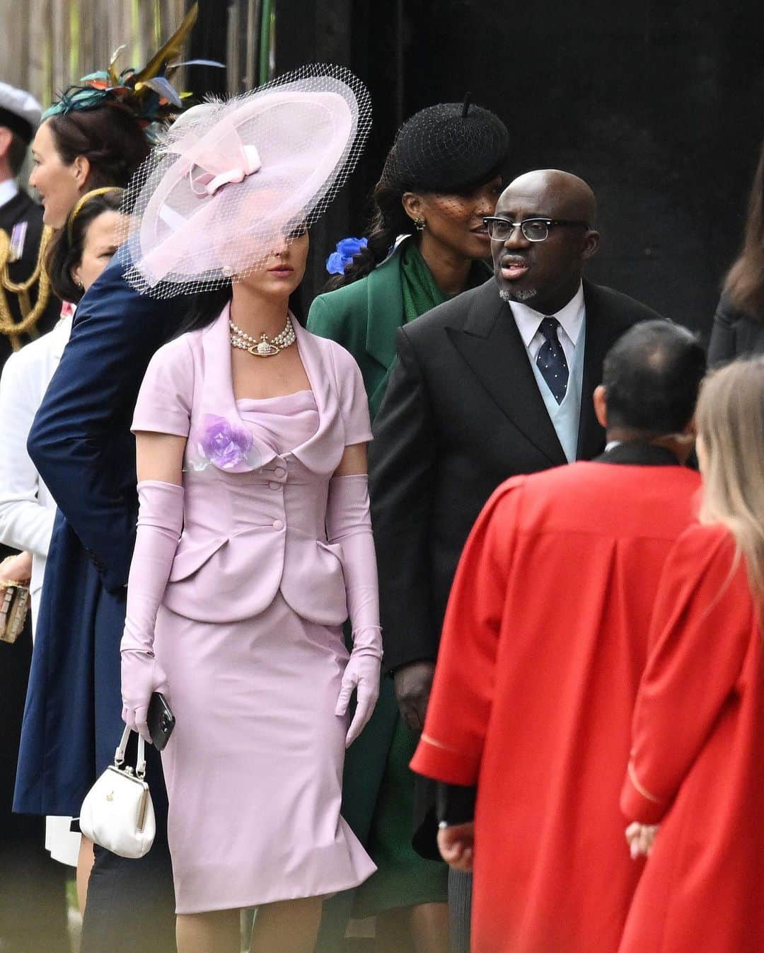 Vogue Australiaさんのインスタグラム写真 - (Vogue AustraliaInstagram)「A number of notable guests have arrived at Westminster Abbey for #KingCharlesIII's coronation, from #KatyPerry and British Vogue's editor-in-chief, #EdwardEnninful, to #JulieBishop. Keep up with Vogue's coverage at the link in bio.  📷 Getty Images」5月6日 17時24分 - vogueaustralia