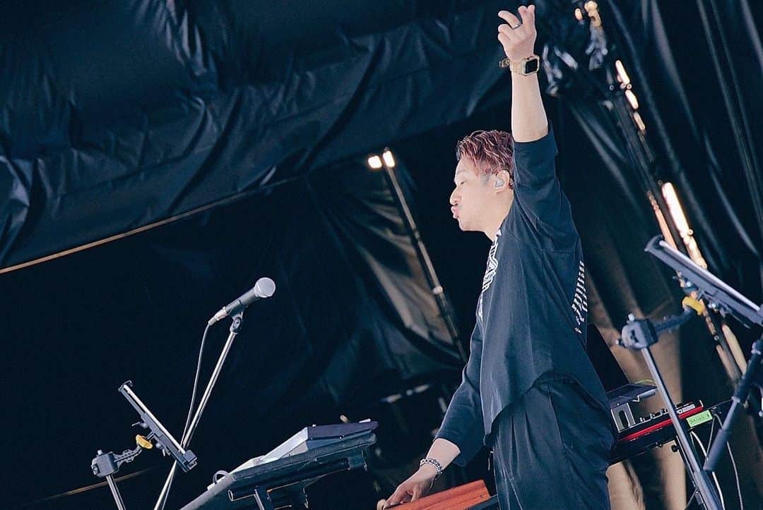 George さんのインスタグラム写真 - (George Instagram)「sumika   ARABAKI ROCK FEST.23  JAPAN JAM 2023  VIVA LA ROCK 2023  Photo by @sotarogoto  #sumika」5月6日 17時36分 - georgemopofhead