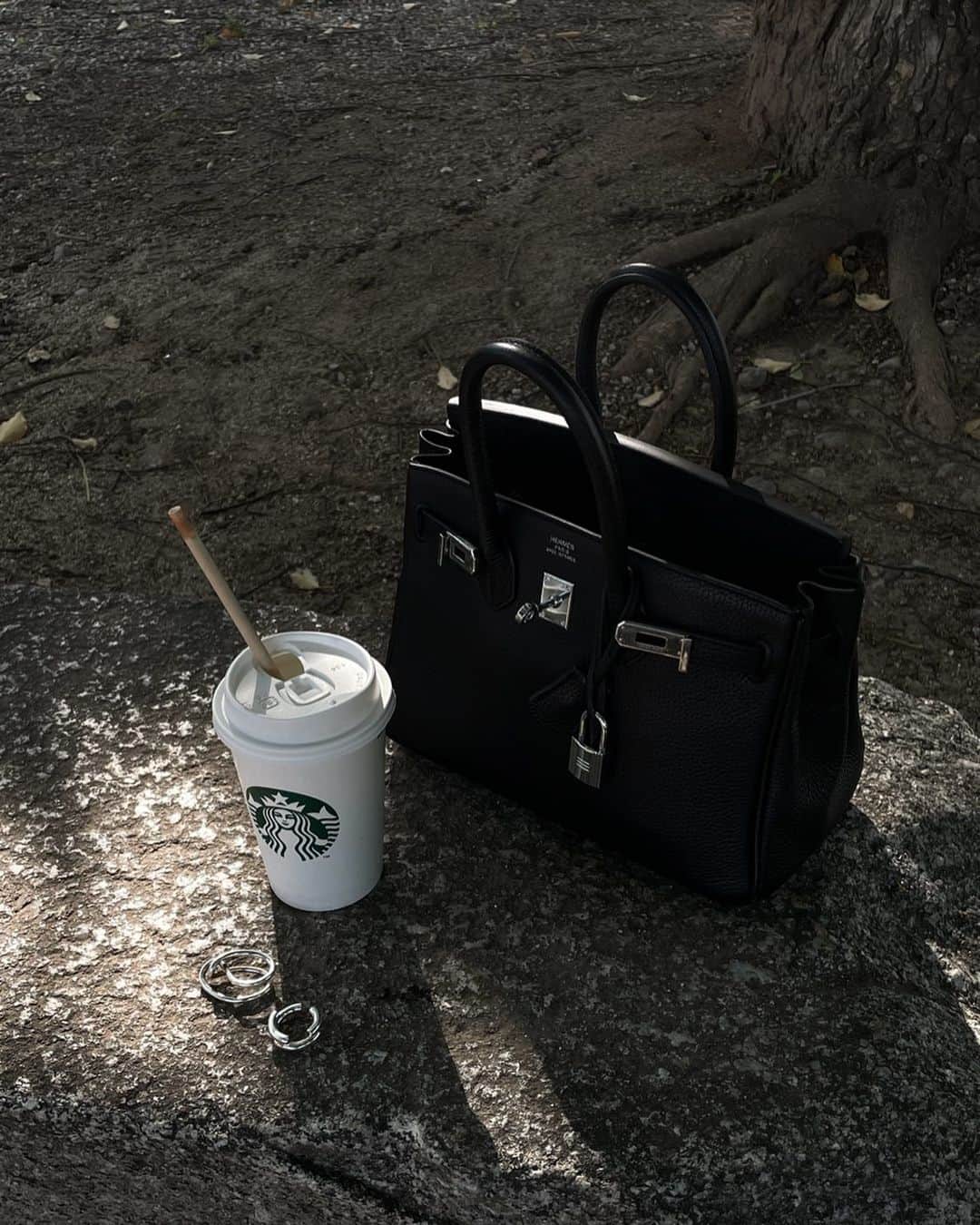 中村くるみのインスタグラム：「🌳🖤」