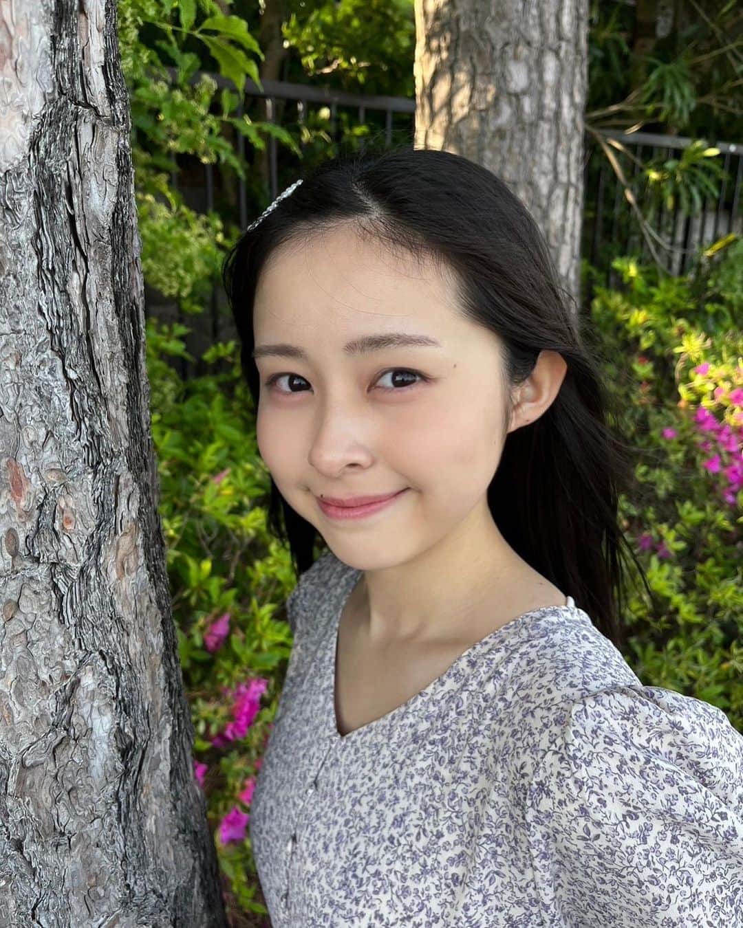 村山千夏のインスタグラム：「こんばんは。  息抜きで、川沿いと緑を見ながら散歩しました。  Good evening.  To take a break, I took a walk along the river and looking at the greenery.  #jk#ljk#jk3#05#05line#17歳#17yearsold #女子高校生#高校生#fyp#foryoupage#japan#japanesegirl」
