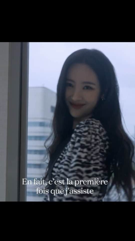 ソンミのインスタグラム：「Get ready with me! @voguefrance @louisvuitton」