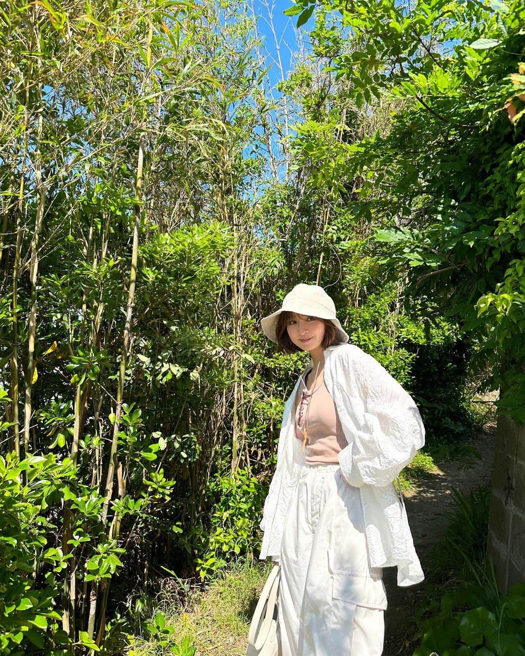 篠田麻里子さんのインスタグラム写真 - (篠田麻里子Instagram)「いつかの私服👌 tops @unitedarrows_official  shirt @_irene__official_  pants @whimgazette_official  hat @actus.aoyama   #糸島#ゴールデンウィーク#私服」5月6日 17時49分 - shinodamariko3