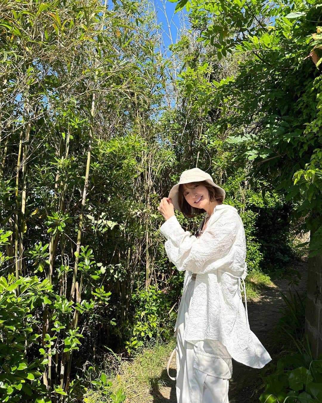 篠田麻里子さんのインスタグラム写真 - (篠田麻里子Instagram)「いつかの私服👌 tops @unitedarrows_official  shirt @_irene__official_  pants @whimgazette_official  hat @actus.aoyama   #糸島#ゴールデンウィーク#私服」5月6日 17時49分 - shinodamariko3