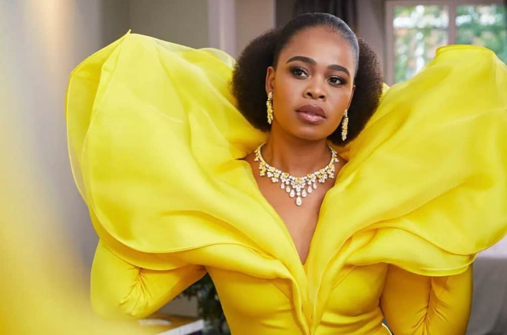 ステファンローランさんのインスタグラム写真 - (ステファンローランInstagram)「Pretty Yende singing for the #Coronation of #KingCharlesIII today in #WestminsterAbbey in a custom Haute Couture design by Stephane Rolland.   The dress is a sunny yellow silk crepe gown embellished with a gazar and organza sculpture made in the Parisian atelier of the Couturier.   Pretty Yende wears a Graff yellow and white diamond necklace featuring over 138 carats of diamonds and yellow and white diamond earrings of over 35 carats of diamonds. Every Graff jewel is a work of art crafted to flow around the contours of the body and to dance with beauty and light.   A vision of timeless beauty.  #StephaneRolland #Graff」5月6日 17時52分 - stephanerolland_paris