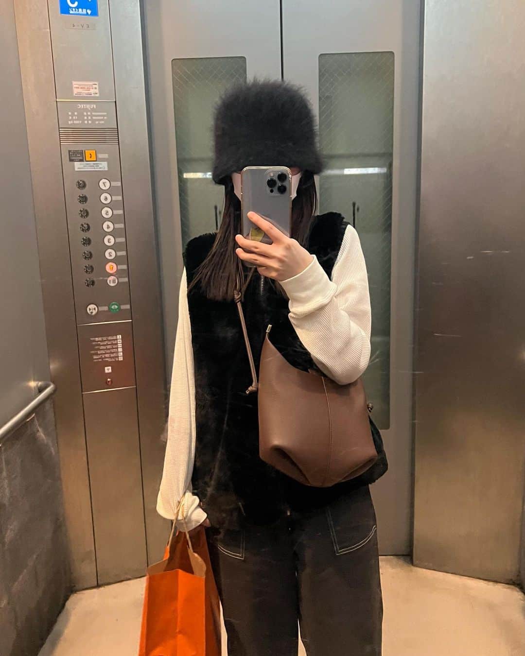 中野恵那のインスタグラム：「オフの日コーデ☺︎ スッピンだけどきゃわなパンツ履いてるんるんでしたっ夏服もゲットした🌈」