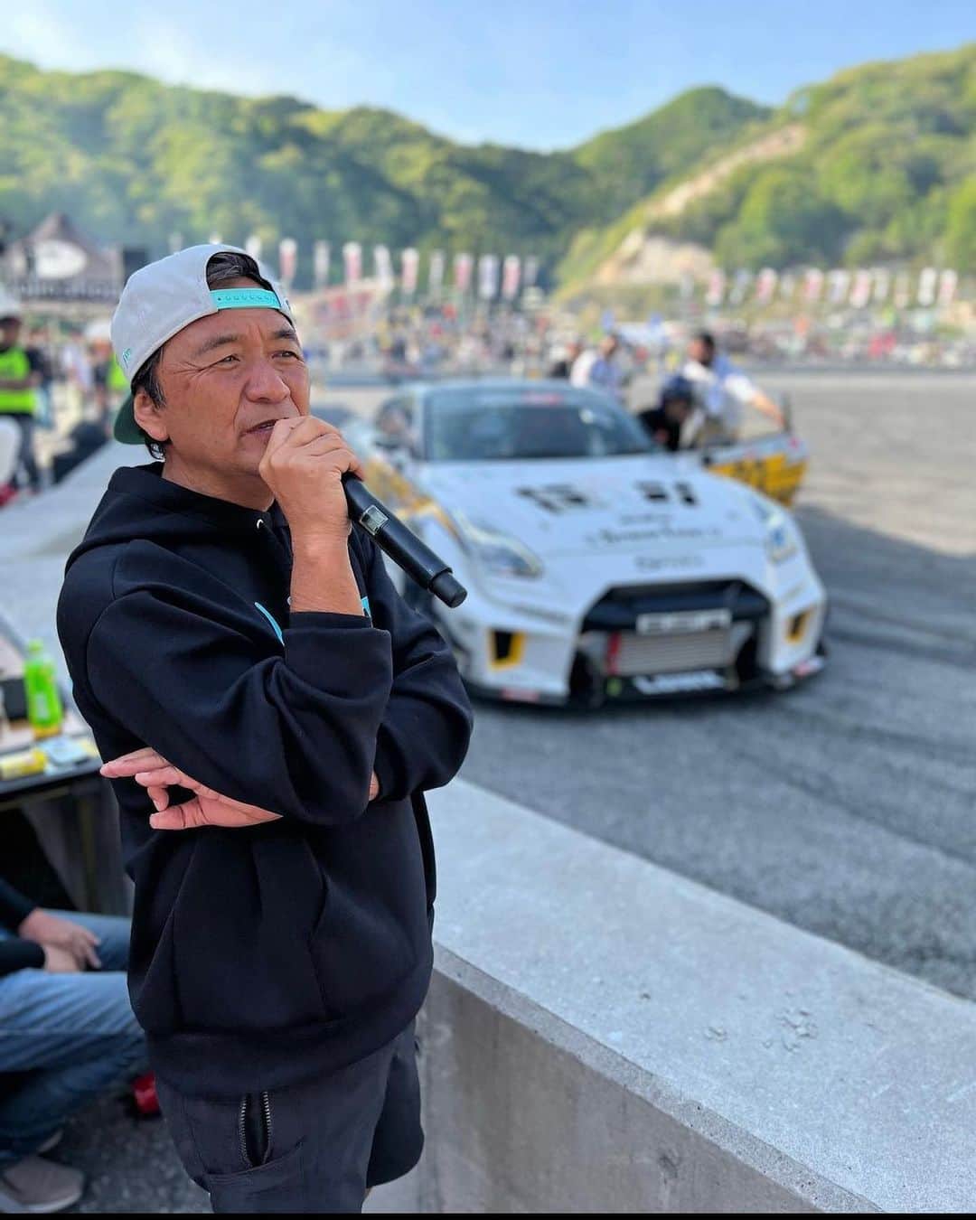 メガキングドットコム ｂy ＫＩＧのインスタグラム：「メガキングドットコムの中本です🤗  ドリフトだよ🏁全員集合👍 明日は奥伊吹モーターパークにて開催される🤗 LBDRIFTGRANDPRIX🏁 メガキングドットコムも 元気いっぱい出展させて頂きます🤗✨✨ メガキングギャルは🤗 まりえちゃん @marieeeeenu  美波えりちゃん @minami_eri19  明日は宜しくお願いします☺️ メガキング出展車両は✨ #g550squared  ゲレンデ界の限定希少車👍 皆様是非メガキングブースに お立ち寄りくださいね☺️ libertywalk加藤社長‼️ @libertywalkkato  この度もメガキングをこんなに素晴らしくワクワクするイベントに出展お誘い有難う御座います🙇‼️ 盛り上げて行きま〜す*\(^o^)/* #奥伊吹モーターパーク  #lbdriftgrandprix  #drift #libertywalk #LBWK #megaking  #kig  #autoparts  #carparts #YouTube #メガキンチャンネル #メガキング  #メガキングドットコム  #中古パーツ #中古パーツ買取り  #どこまでも #出張買取り #査定は人情 #感謝 #大阪 #箕面 #九州 #西日本 #パーツの王様 #メガゴリくん  #車屋さんと繋がりたい」