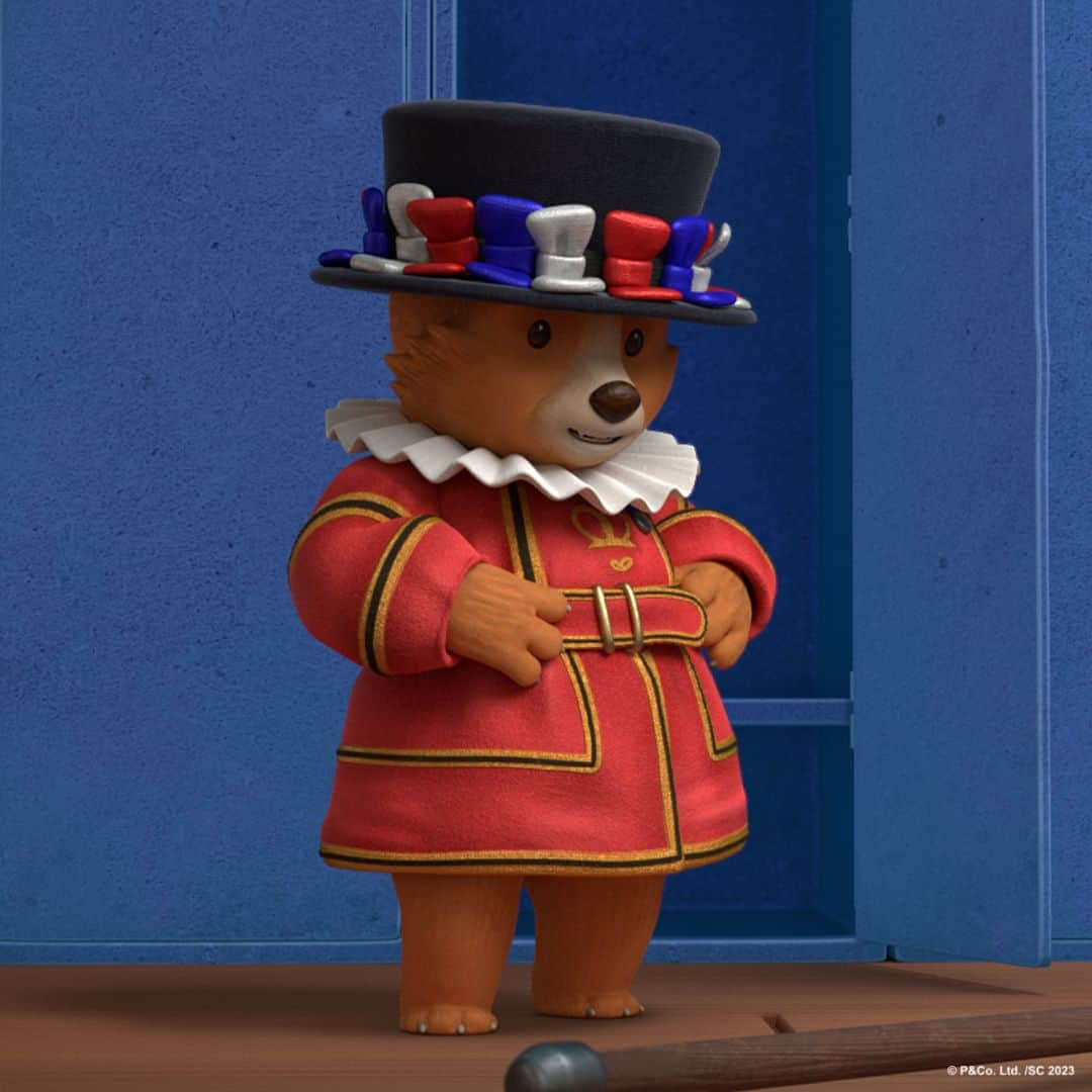 Paddington Bearさんのインスタグラム写真 - (Paddington BearInstagram)「Paddington is dressed and ready for today's celebrations 🎉👑」5月6日 18時38分 - paddingtonbear