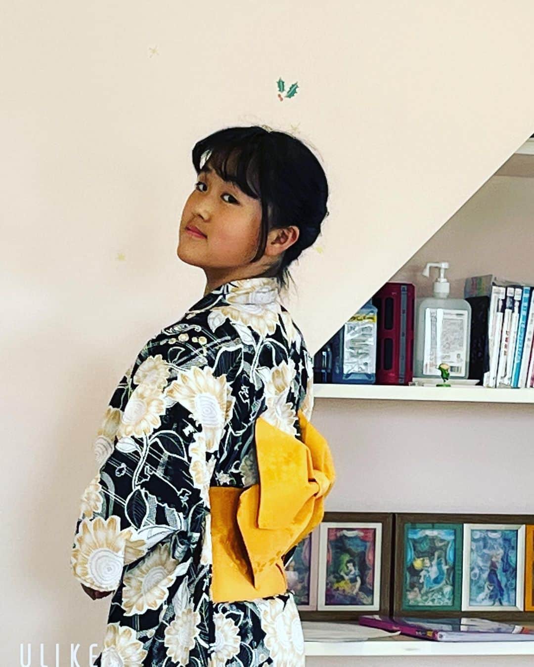 紫咲大佳さんのインスタグラム写真 - (紫咲大佳Instagram)「昨日何故か突然浴衣を着た娘。  なんか笑った  気がはやすぎる」5月6日 18時32分 - shizaki.hiroka