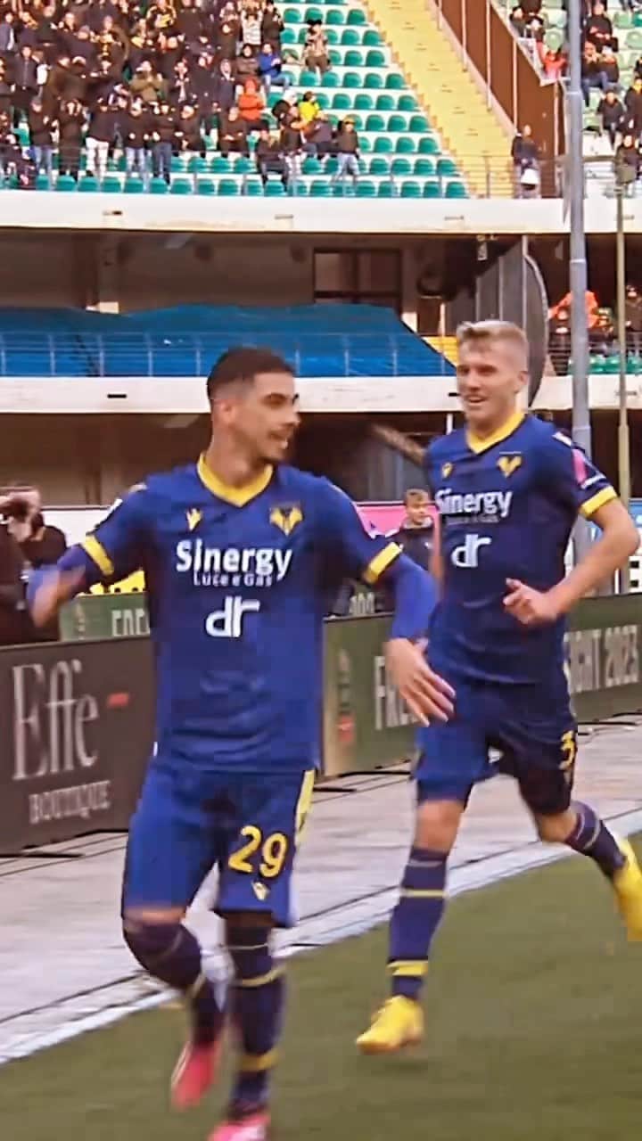 エラス・ヴェローナFCのインスタグラム：「Il gol di #Depaoli che ha aperto la vittoria dell’andata 🟡🔵  Domani 🔜 #LecceVerona」