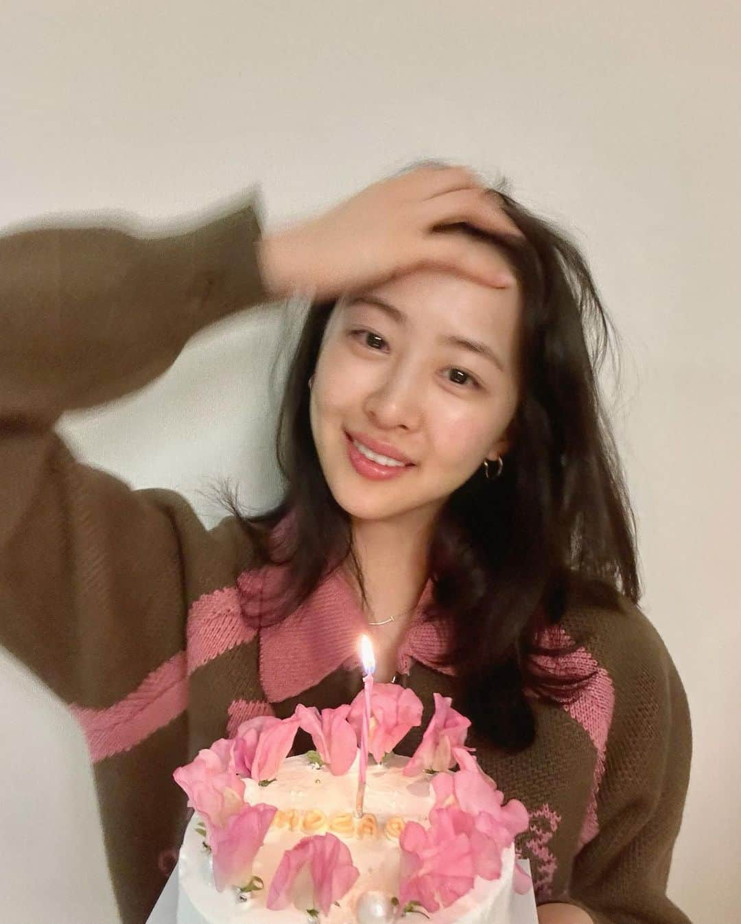 ダソム さんのインスタグラム写真 - (ダソム Instagram)「덕분에 행복한 생일 보냈어요🥹🎂 감사합니다♥️🫶🔥나도 사랑ㅎH  나도 보고싶어요. Thank you for all the birthday wishes🙏🏻 somie was really happy today.  🫶🫶♥️」5月7日 0時05分 - som0506