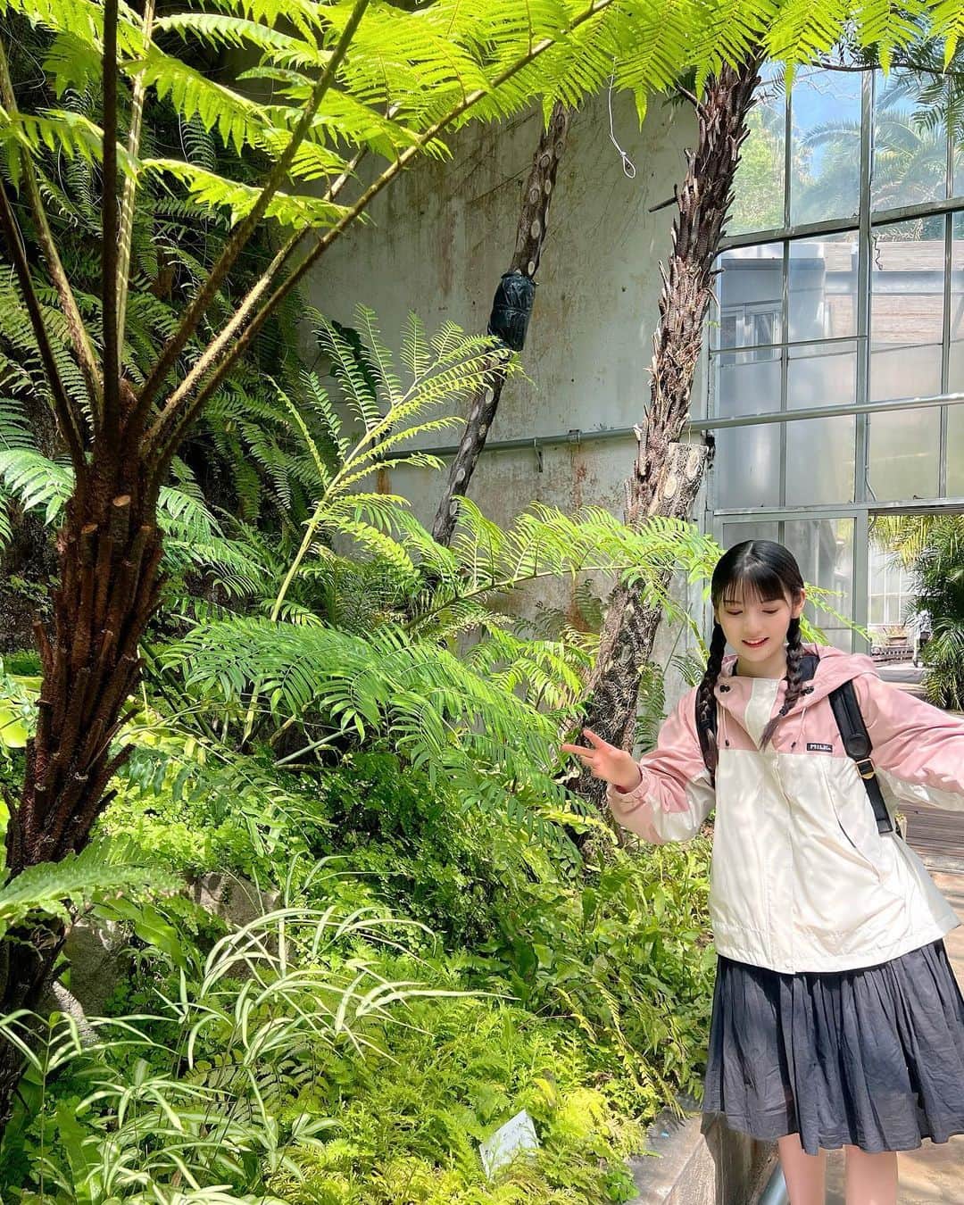 道重さゆみさんのインスタグラム写真 - (道重さゆみInstagram)「熱海旅行で 熱川バナナワニ園にも行ったよー🍌🐊  ワニぶーーち可愛かった🐊 植物もいっぱいあって本当にフルで楽しみまくりました！ インスタには植物の写真載せる！🪷 あと、最後に飲んだクリームソーダ！💚🍒  @bananawani_official  #バナナワニ園  #クリームソーダ #クリームソーダの年」5月6日 18時43分 - sayumimichishige0713