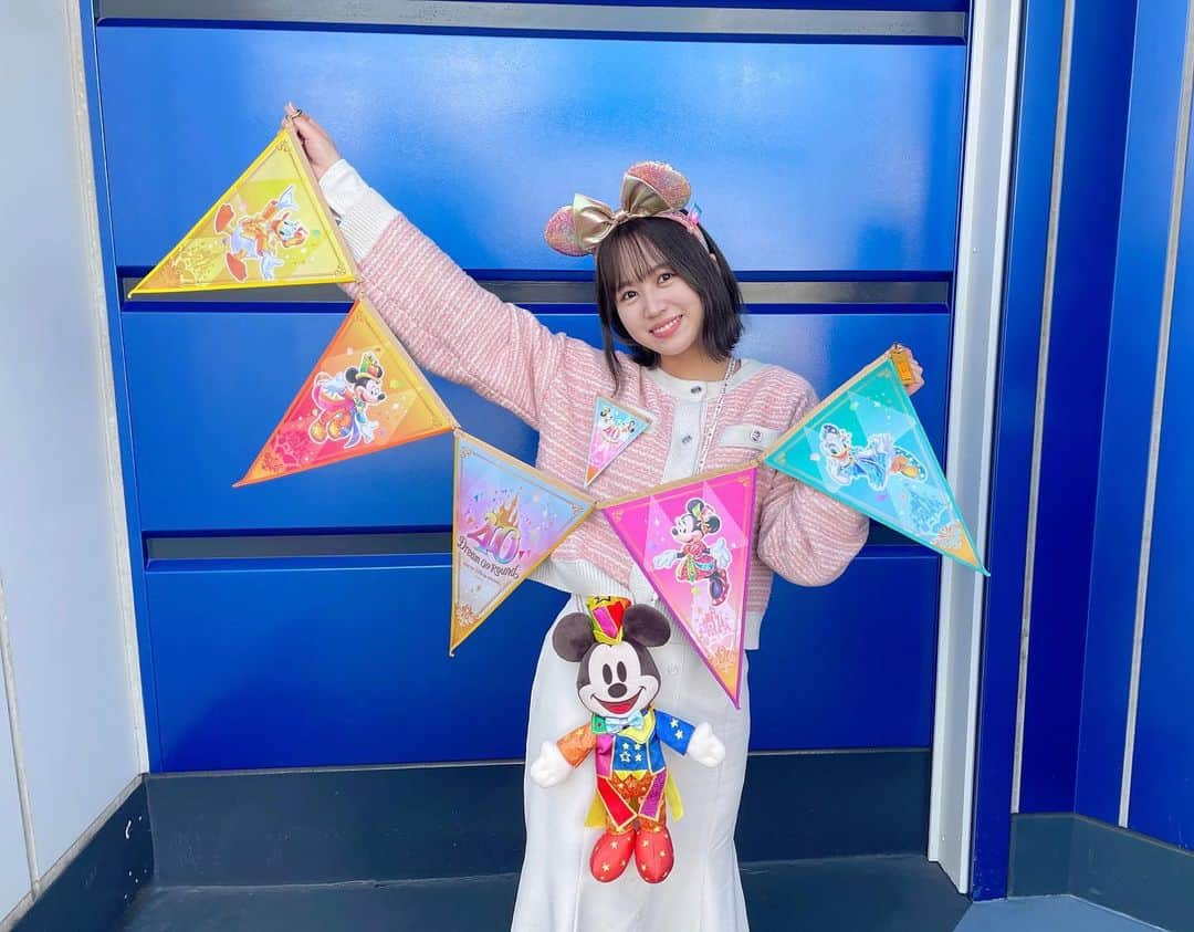 のインスタグラム：「ㅤㅤㅤㅤㅤㅤㅤㅤㅤㅤㅤㅤㅤ ガーランド🌈🫧 #tokyodisneyland #TDR #ディズニーランド」