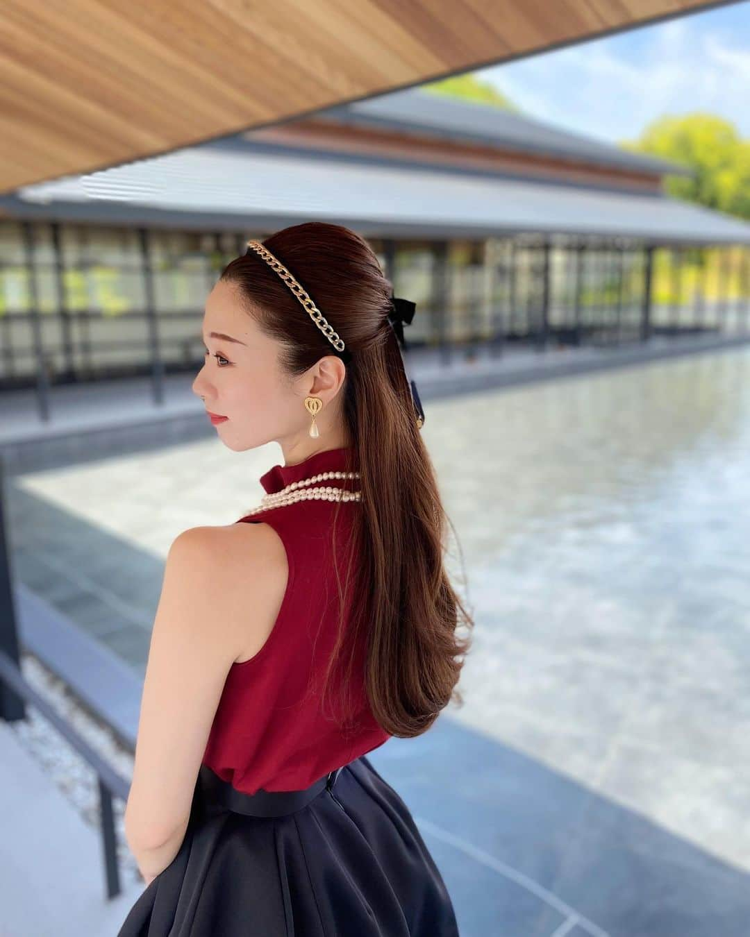 寿春花果さんのインスタグラム写真 - (寿春花果Instagram)「3日目ヘアコーデ♡ オールバックハーフにカチューシャ🎀🫶🏻 このアレンジは朝食後、動画用に撮影しながら作りました📹💕 簡単だけど、ごだわりが少々♡YouTubeで出せるかなぁ♡  #ヘアアレンジ#ハーフアップアレンジ #カチューシャアレンジ#カチューシャ#セルフアレンジ」5月6日 19時01分 - hanaka_yu