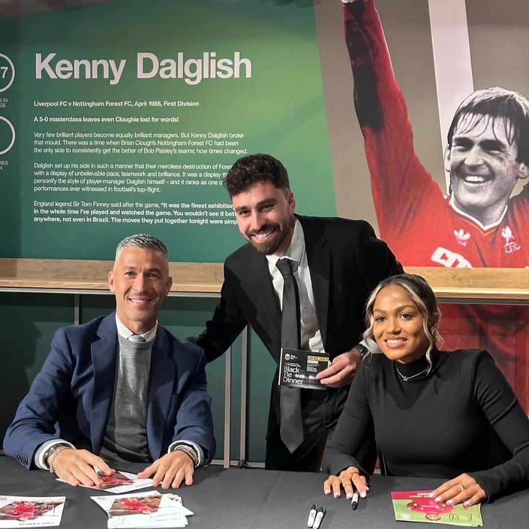 ルイス・ハビエル・ガルシア・サンスのインスタグラム：「Boss night at Anfield on the Black tie dinner 2023. Supporters from all around the world enjoyed food, drinks,  songs and a couple of stories about our beloved club. Thanks for having me. YNWA !!」