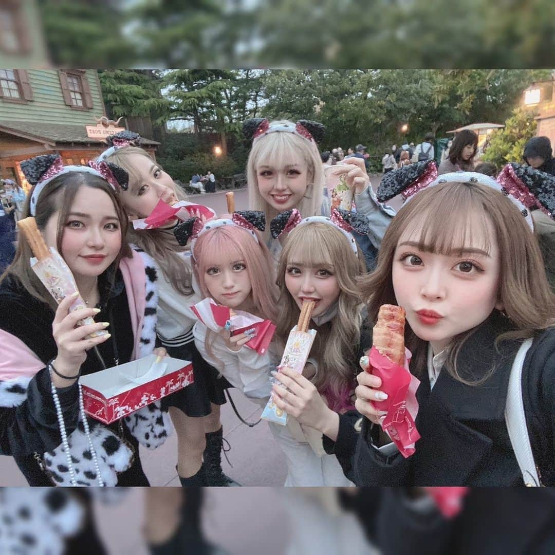 りせりさんのインスタグラム写真 - (りせりInstagram)「💖🐭 Disney land 🏰💖 ⁡ ⁡ ⁡ 時差投稿ごめん😂 ⁡ 人生初ディズニーランドは仲良しegg組で行ってきた！ いやもうメンバーから最高すぎて楽しすぎた😭 ⁡ 早くシーの方も行きたいな💭 ジェットコースター苦手やから、いっぱい乗れるようになりたい🥹❤️‍🔥 ⁡ ⁡ ⁡ #ディズニーランド #ギャル #女子会 @rsr_0717  #ディズニーランド #ギャル #女子会 #egg #メンバー #仲良し #ジェットコースター #人生初 #ディズニーコーデ #101匹わんちゃん #お揃い #コーディネート #disney #disneyland #gal #girls #rollercoasters #member #instagram #instagay」5月6日 19時22分 - rsr_0717