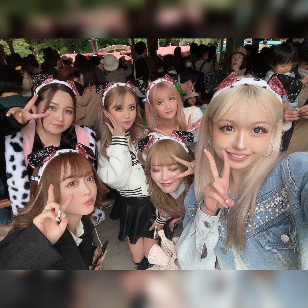 りせりさんのインスタグラム写真 - (りせりInstagram)「💖🐭 Disney land 🏰💖 ⁡ ⁡ ⁡ 時差投稿ごめん😂 ⁡ 人生初ディズニーランドは仲良しegg組で行ってきた！ いやもうメンバーから最高すぎて楽しすぎた😭 ⁡ 早くシーの方も行きたいな💭 ジェットコースター苦手やから、いっぱい乗れるようになりたい🥹❤️‍🔥 ⁡ ⁡ ⁡ #ディズニーランド #ギャル #女子会 @rsr_0717  #ディズニーランド #ギャル #女子会 #egg #メンバー #仲良し #ジェットコースター #人生初 #ディズニーコーデ #101匹わんちゃん #お揃い #コーディネート #disney #disneyland #gal #girls #rollercoasters #member #instagram #instagay」5月6日 19時22分 - rsr_0717