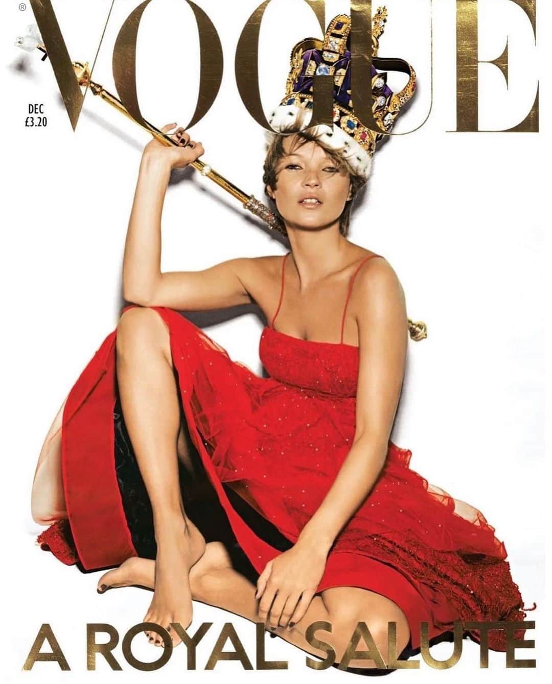 ValGarlandのインスタグラム：「A Royal Salute 👑👑👑👑  @katemossagency for @britishvogue December 2001   Photographer @nick_knight  Styling @kphelan123  Makeup @thevalgarland Hair @sammcknight1  Nails @mariannewman」