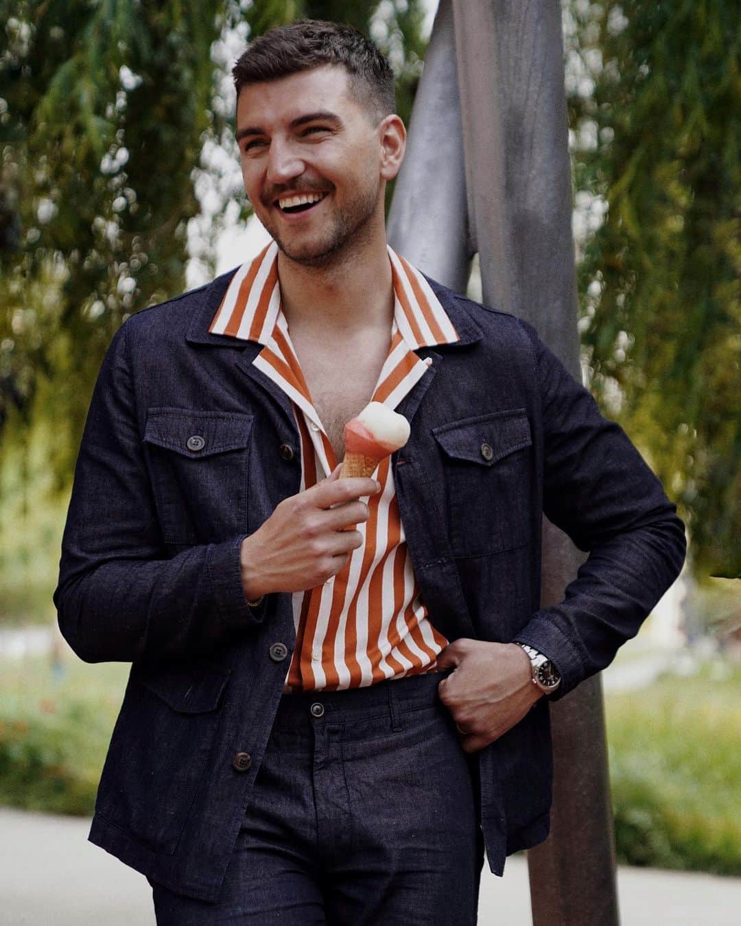 カナーリのインスタグラム：「Is the summer season coming? 🌞 Then, it's gelato time 🍦  Celebrating the 150th anniversary of Denim w/ @canali 💙and the special pieces they have created for the occasion.    #InnerBeauty  #Canali1934  #ad」