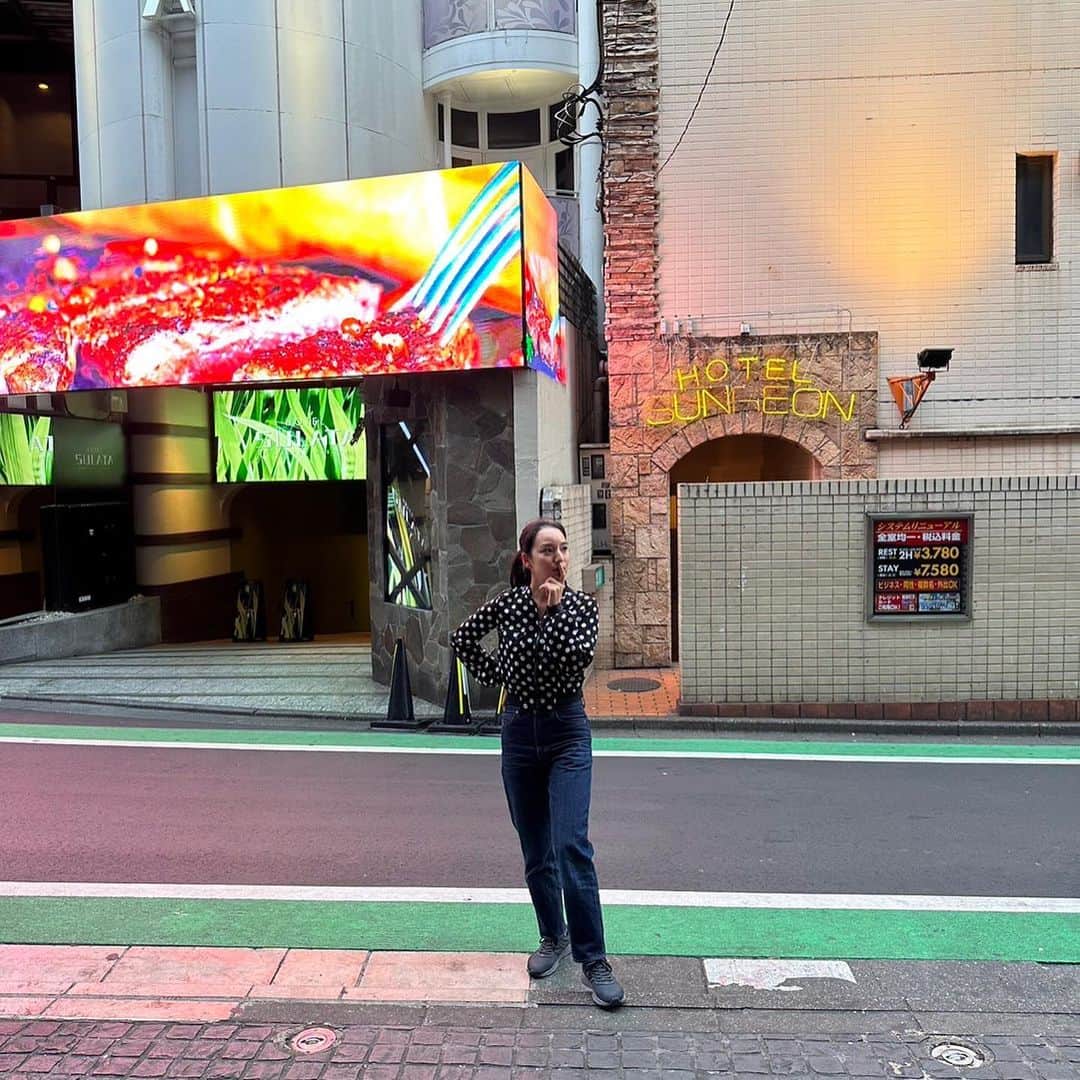 レイヤマダさんのインスタグラム写真 - (レイヤマダInstagram)「ツアーファイナル in Tokyo Before it starts🐛  #レイヤマダ #デビュー10周年 #ツアーファイナル #東京 #ありがとう」5月6日 19時17分 - rayyamada_dayo