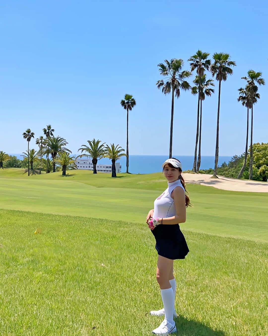 とくさきさんのインスタグラム写真 - (とくさきInstagram)「毎年行ってる土佐カントリークラブ💕⛳️ お散歩しながら、アプローチとかパターとかやって快適に健康に過ごしてました😌✨ . 毎回行く度に快晴だから、ほんとに最高な景色が見れてる❤️ 来年はまた来れるかどうか全然未定だけど、今年来れて良かった🥰 .  #ゴルフ#ゴルフ女子#golf#golfgirl#golfswing#ゴルフスイング#sports#スポーツ#スポーツ女子#골프#골프여자#尔夫球#高尔夫#ゴルフウェア#golfwear#土佐カントリークラブ」5月6日 19時20分 - tokusaki_golf