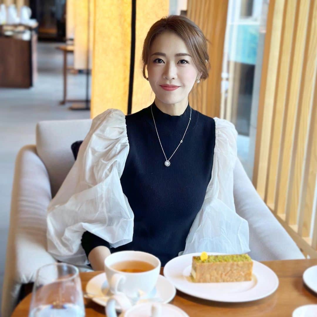 しろまっするのインスタグラム：「･ from the other day….🍰🫖🍃  #ritzcarlton #ritzcarltonkyoto #kyotojapan #時差投稿  #カフェ好きな人と繋がりたい #しろまっする」
