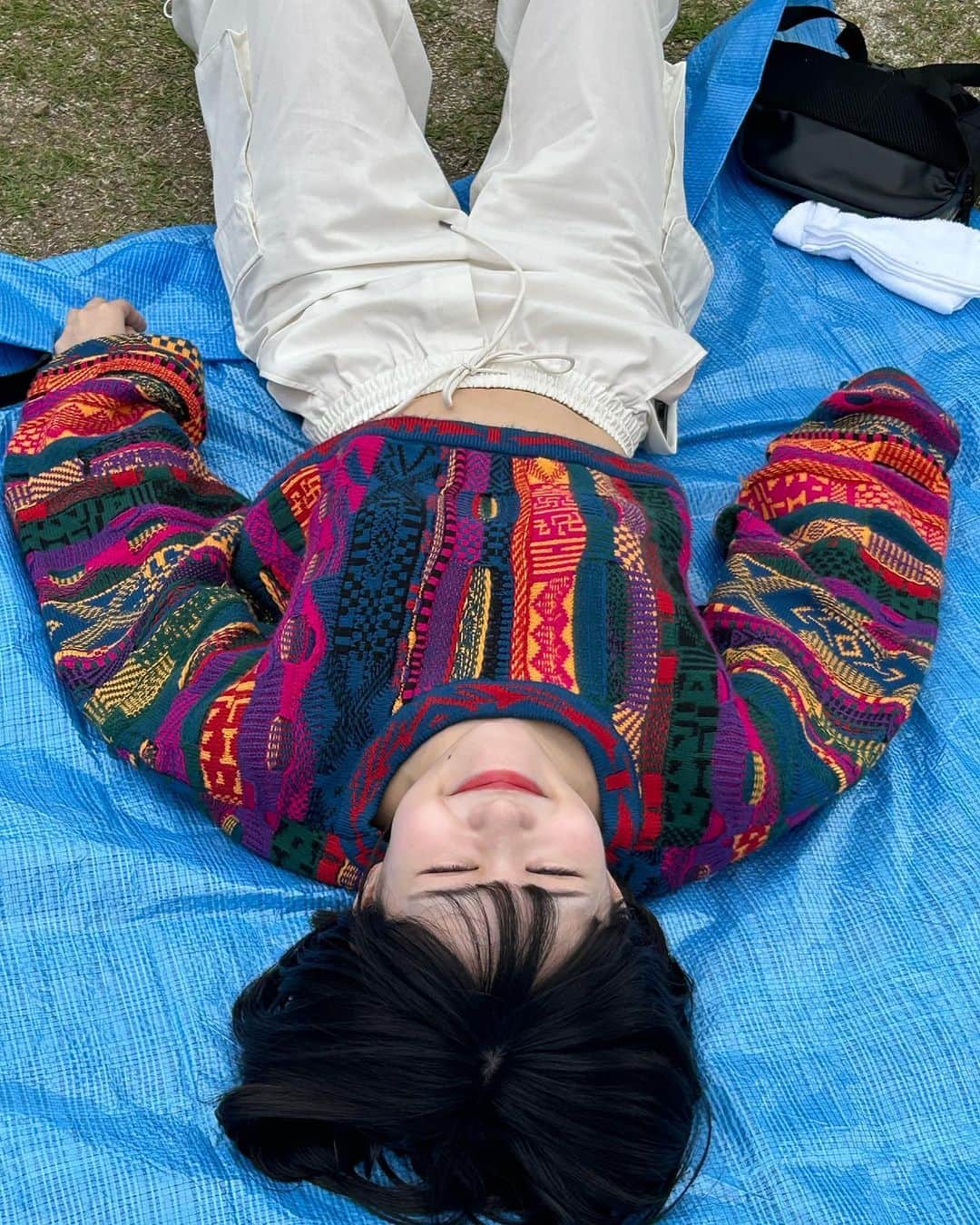 土光瑠里子さんのインスタグラム写真 - (土光瑠里子Instagram)「天気良い日に外で遊ぶの好きです〜  メンバーとスタッフさんと公園でたくさんはしゃいでました  #photo」5月6日 19時27分 - dokoh.ruriko