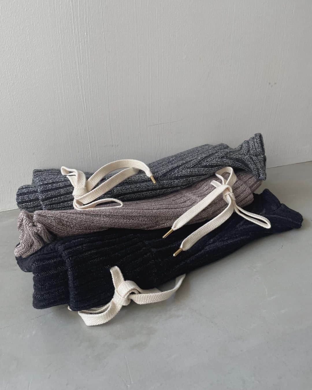 Juemiさんのインスタグラム写真 - (JuemiInstagram)「5/6(sat) 20:00- ☑︎ Contrast Knit Shorts ¥10,800(tax in)  #juemi #juemistyle」5月6日 19時39分 - _juemi_