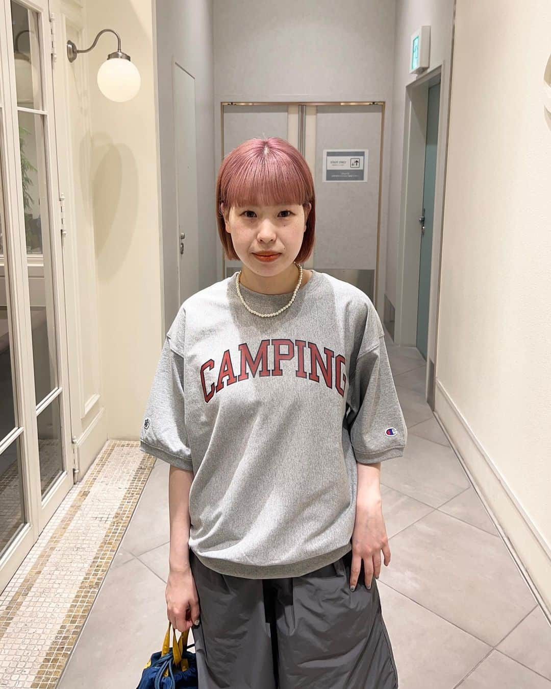 ビームス神戸さんのインスタグラム写真 - (ビームス神戸Instagram)「. 👕BEAMS BOY👕  【Champion × BEAMS BOY / 別注 ロゴ クルー Tシャツ】  item no:13-04-0099-411 price:¥9,900-  ───────────────── 🔎商品の問い合わせ🔍は、 電話 or DM でも承っております。 ⚠️営業時間中での返答となりますので、 お時間がかかる可能性がございます。 予めご了承下さいませ。  オンラインショップの商品ページより、 《ネット取り置き・取り寄せ》が可能です！ お気軽にお申し込み下さいませ🌵🌵🌵  @beams_kobe   ☎️078-335-2720 #beams#bprbeams#beamsplus#beamsboy#raybeams#kodomo#beamst#instafashion#instagood#outfit#outfitoftheday#fashion#ootd#beamskobe#kobe#japan #ビームス#レイビームス#ビームスボーイ#こどもビームス #chanpion」5月6日 19時35分 - beams_kobe