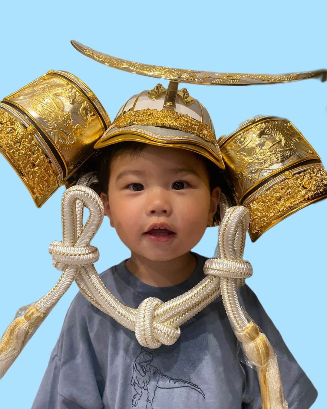 畠中清羅 のインスタグラム：「_  こどもの日🎏  1日遅れたけど、、 これからもすくすくと健やかに育ってね♡  去年の写真と比べると2人とも 大きくなって、子供って本当に成長があっという間で嬉しいような寂しいような..そんな気持ち✨😭  だけど1番近くで成長を見守れるって本当に幸せだなぁと噛み締めて過ごそうと思います。  #こどもの日#過去pic#3歳#1歳#2歳差兄弟#2歳差育児#子育て#育児」