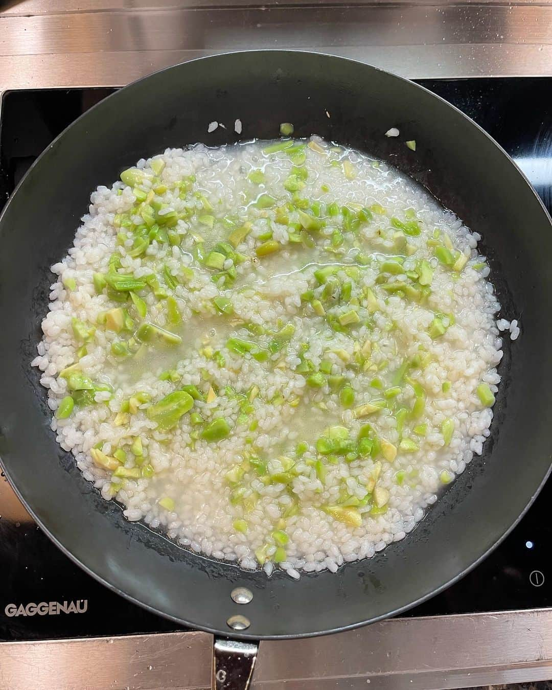 澤田泉美さんのインスタグラム写真 - (澤田泉美Instagram)「お料理、もっと上手になりたーーーーい🤣🤣🤣 食べるのも飲むのも大好き‼️ だからこそ、もっと うぉおおおお！ ってなるお料理が作りたい🥹❤️❤️❤️  ピントが合った味にしたい！ 真面目にレシピを見て、作って練習して やってみるしかないな🤔🤔🤔  ペアリングなんかも、いつかできるといいな🥰💕  最後の写真...わたしが祝われてるみたいなんだけど😂w #お料理 #昨日の#楽しい宴 #おうち時間」5月6日 19時43分 - izumi.sawada