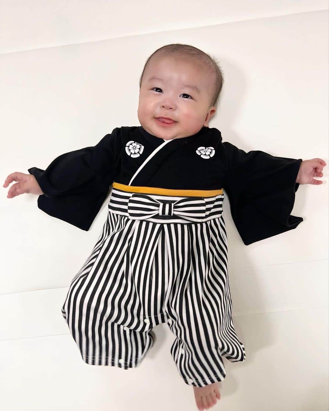 樋浦結花のインスタグラム：「・ りっくんの初節句🎏❤️  どうか健やかに ぐびぐび大きくなって 何年経っても 笑顔いっぱいの日々が送れていますように🙏😌💕  #初節句 #初節句フォト #こどもの日 #生後5ヶ月　 #5ヶ月ベビー #第一子出産 #寅年ベビー #新米ママ #子育てママ #令和4年ベビー #12月生まれ #親バカ部　#親バカ #ママリ #ベビフル #コドモノ #赤ちゃんのいる暮らし #赤ちゃんのいる生活 #男の子ママ #男の子ベビー #ベビスタグラム」