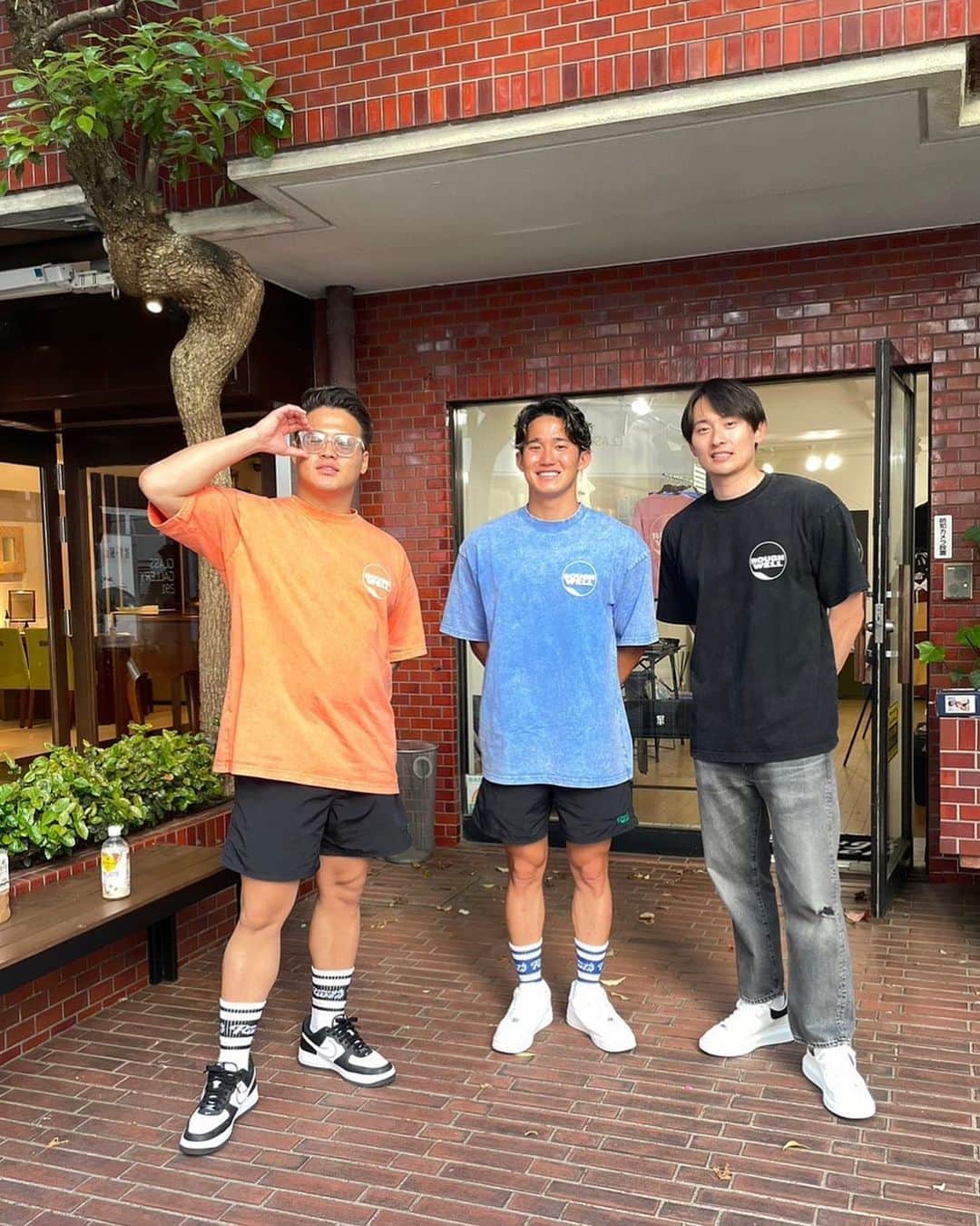 荒井陸のインスタグラム：「Day1. 来てくださった方ありがとうございました！ 明日は予定がある人も遊びに来てね😊✌︎  支えてくれる仲間がいて嬉しいです。  @roughwell_wear」