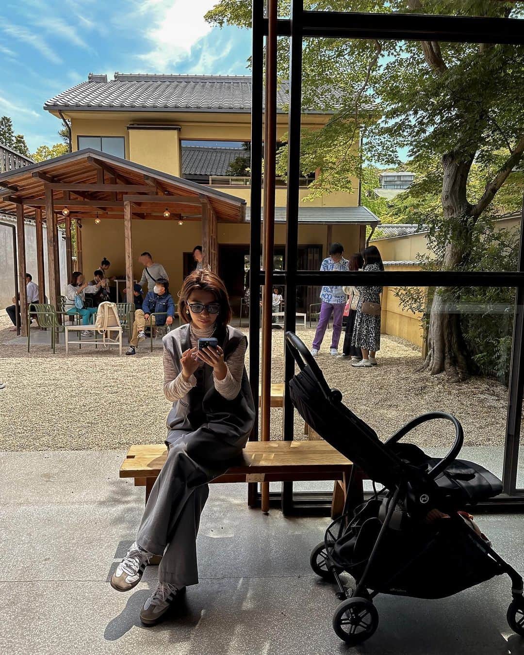 MOYAさんのインスタグラム写真 - (MOYAInstagram)「行ってみたかった 南禅寺の近くにある @bluebottlejapan 🩵 この日は天気良くてテラス席が最高だった🌿 オシャレな空間に小僧の髪型が目立つ🤭✨  #京都 #GW #ゴールデンウィーク #京都カフェ」5月6日 19時59分 - moyamoya2121