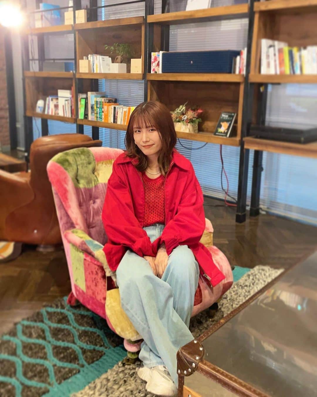 のインスタグラム：「. 『リバーブ』Live Session ver. 出ました▫️▫️▫️ この動画でもっともっと遠くの人に曲が届きますように🎁 . . . #WHITEBOX #Youtube #live #fashion #original #music  #シンガーソングライター」