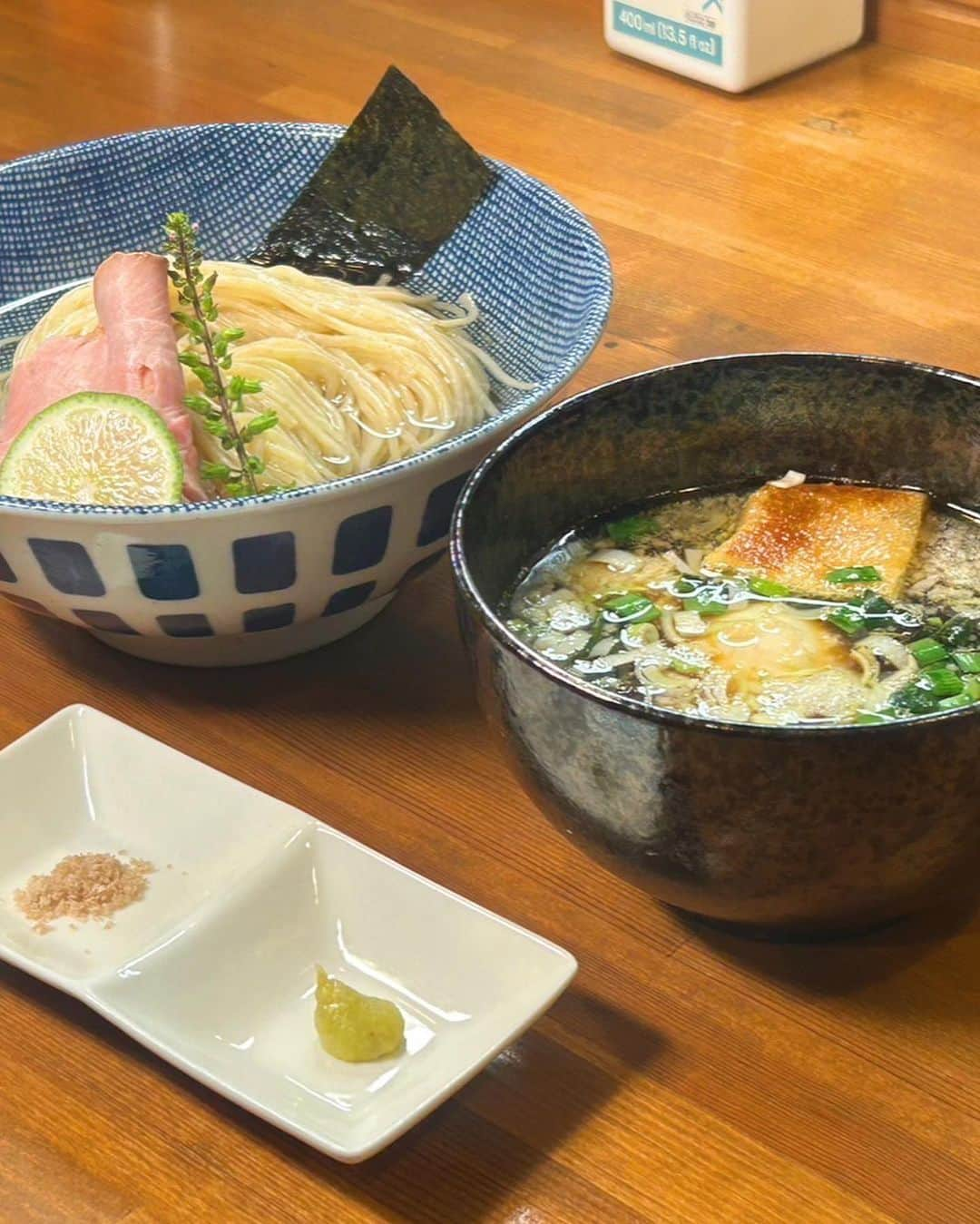 あまにさんのインスタグラム写真 - (あまにInstagram)「みんなで美味しいラーメン食べてきたー！ 群馬の鳴馬良ラーメン屋さんです‼️ すずらちゃんと服が一緒で姉妹みたいで嬉しくなっちゃった🥺♡ 中でもいただた新作の鴨だし昆布水つけ麺が最高に美味しかったので気になった方はよかったら行ってみてくださいね☺️  #前橋グルメ  #前橋ランチ  #前橋ラーメン  #高崎ラーメン  #鴨ラーメン  #鴨そば」5月6日 20時06分 - amani_cos