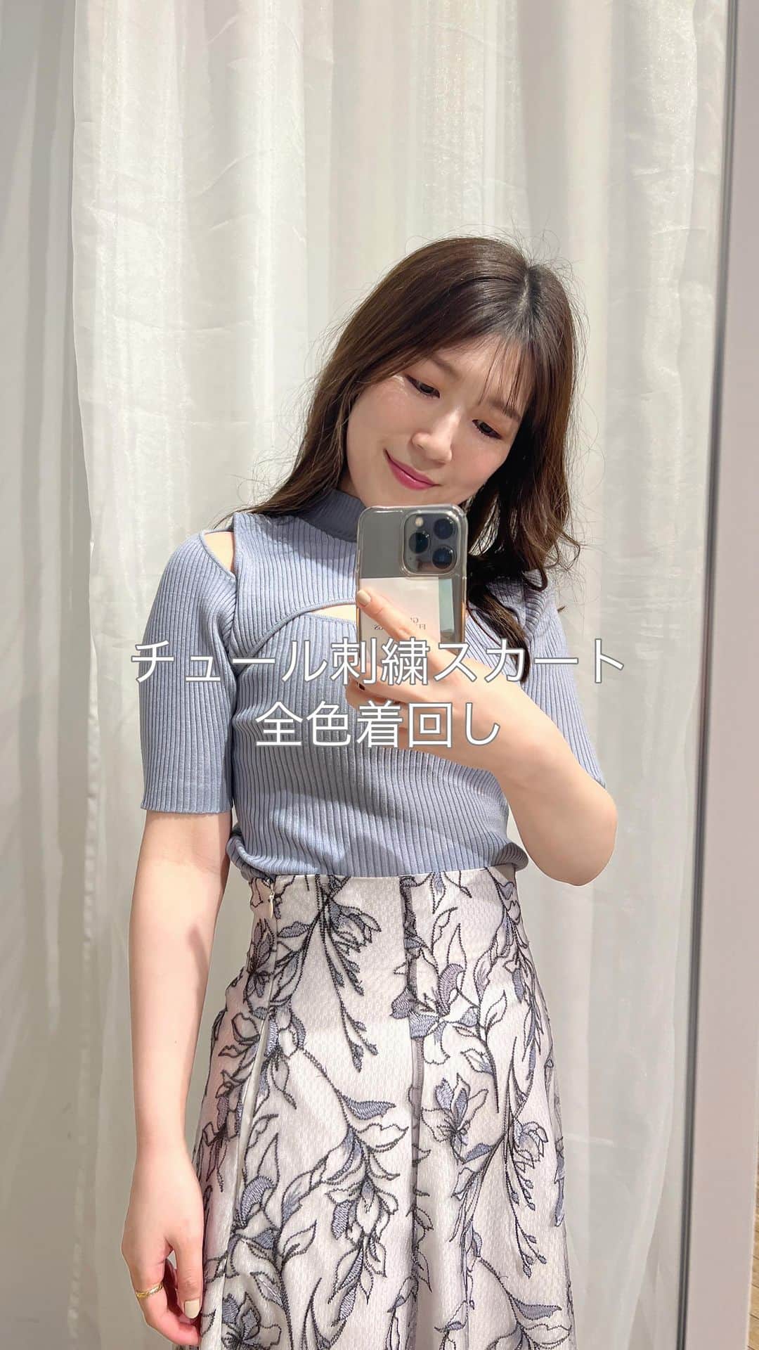 MERCURYDUOのインスタグラム：「チュール刺繍スカート全色着回し✨  スカートのカラーと合わせて トップスを合わせるのが着こなしのポイントです。 腰回りをすっきり見せてくれる シルエットなので着痩せ効果も抜群です☺️  #mercuryduo」