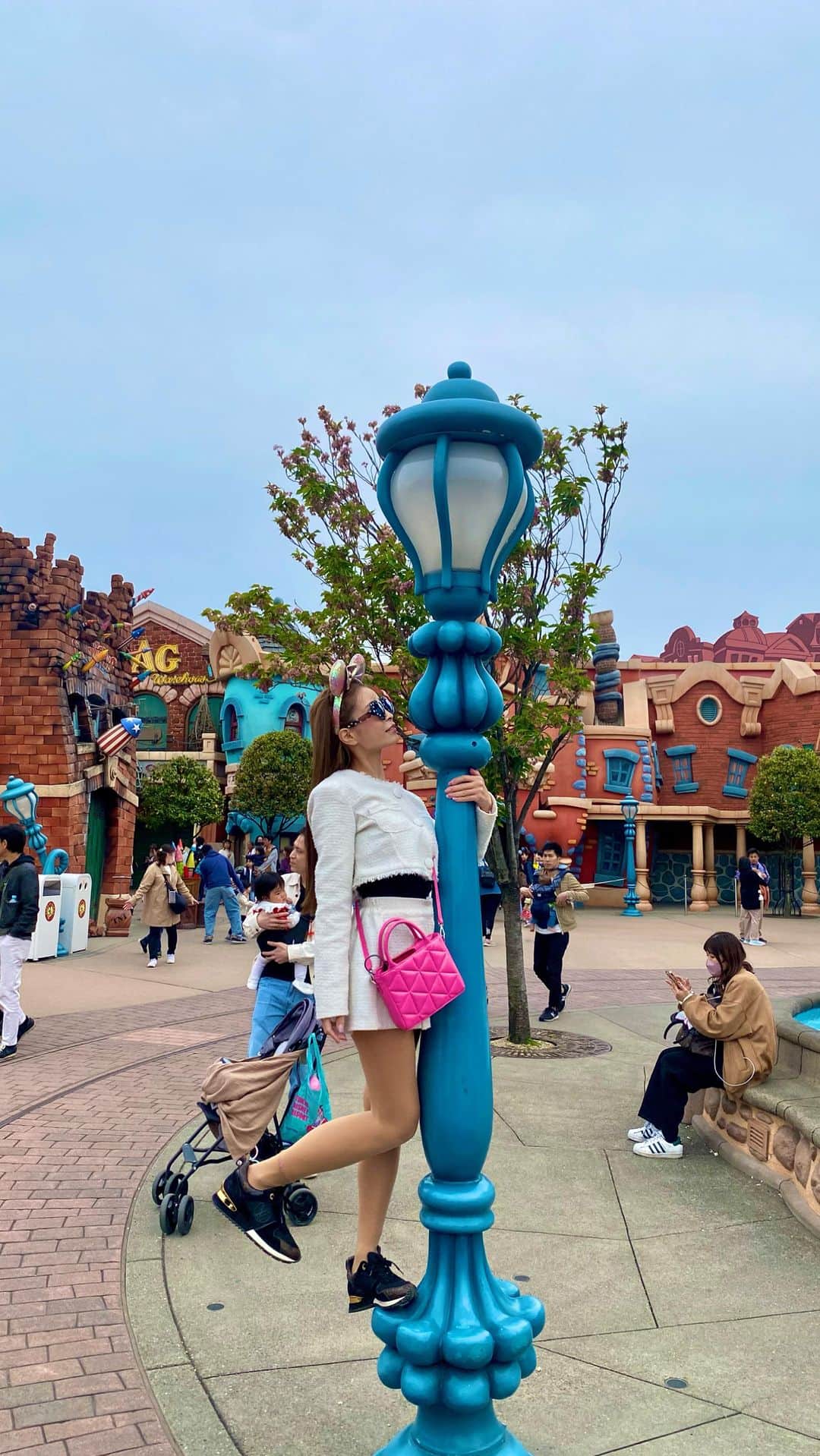 MARIKOのインスタグラム：「🐭🐭🩷🏰🏰」