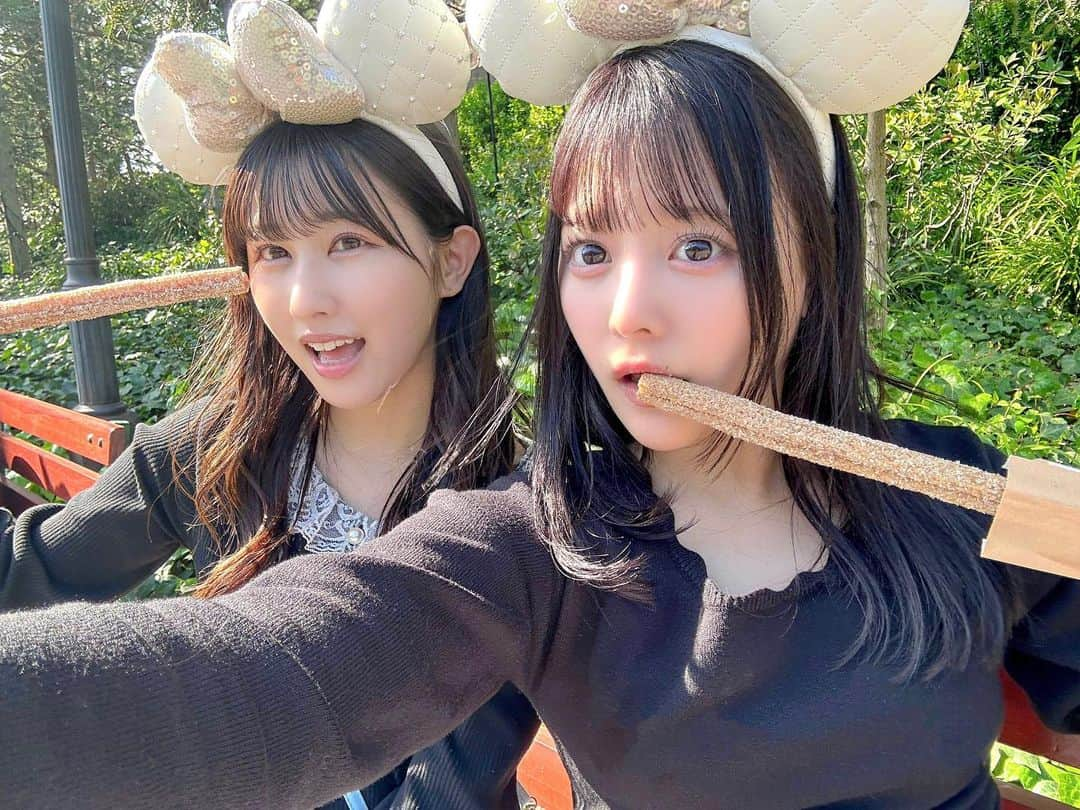 齊藤なぎささんのインスタグラム写真 - (齊藤なぎさInstagram)「🐼🏰💭 ⁡ ⁡ ⁡ ちょっと前に、お仕事が一段落したタイミングで あんながお疲れ様会をしてくれました🫶🏻 ⁡ ⁡ ちょこちょこ会っていたけれど 長い時間一緒にいられてすごく楽しかった！！！ いつものようにお姉ちゃんしてくれて、私がなくしたものをたくさん見つけてくれました。笑 ⁡ 会うだけで元気になれる。だいすきだあ お揃いのカチューシャしあわせ🐱🐱 ⁡ #イコラブ #山本杏奈 ちゃん #齊藤なぎさ #あんなーたん」5月6日 20時22分 - saitou_nagisa