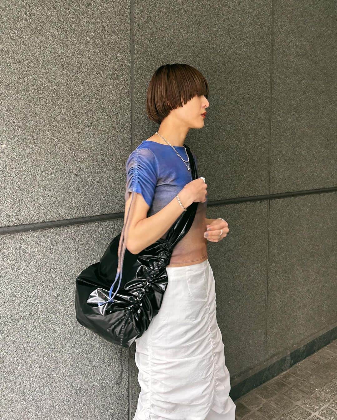 MOUSSY SNAPさんのインスタグラム写真 - (MOUSSY SNAPInstagram)「#MOUSSYSNAP @kahori_1027 160cm  ・OMBRE SHEER SHRRING TOPS(010GS790-0360) ・GATHER WASHER SKIRT(010GS730-2700) ・DRAWSTRING GATHER SHOULDER(010GSW51-1380) 全国のMOUSSY店舗／SHEL'TTER WEBSTORE／ZOZOTOWNにて発売中。  #MOUSSY #ギャザースカート #クロップドトップス #ドロストコード #春コーデ」5月6日 20時25分 - moussysnap