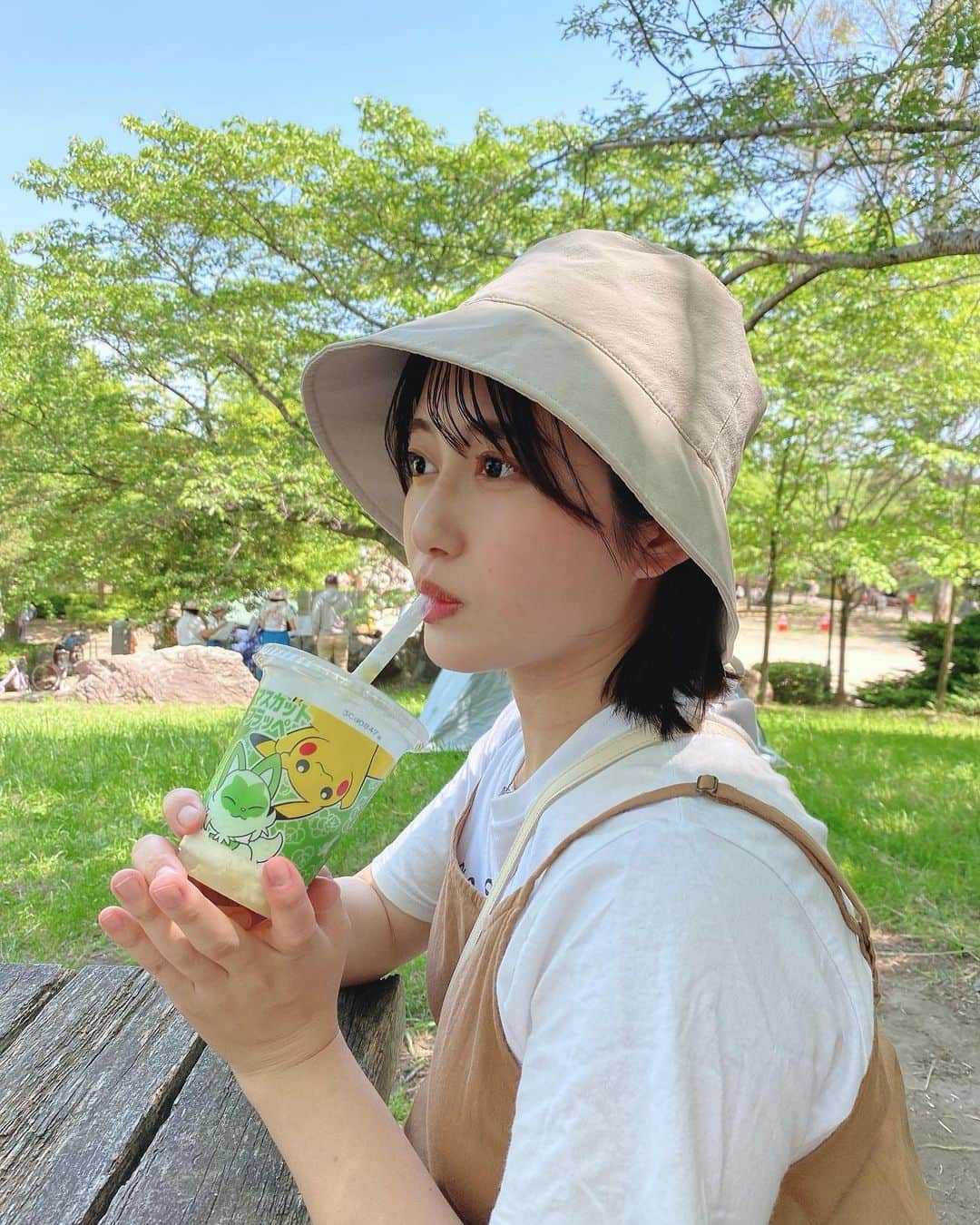 小泉留菜のインスタグラム：「🌳🌱 . . 話題のフラッペ😌💚 遥大がニャオハ好きだからマスカットにしたけど美味だった✌🏻 . . #ファミマ #ファミマフラッペ #ポケモン  #3歳 #3歳男の子 #3歳児 #ママ #男の子ママ #ママスタグラム #25歳ママ #口唇口蓋裂 #関東ママ #埼玉ママ #小さい彼氏 #妊娠 #第二子 #第二子妊娠中 #マタニティ #マタニティライフ #妊娠中 #🤰🏻」