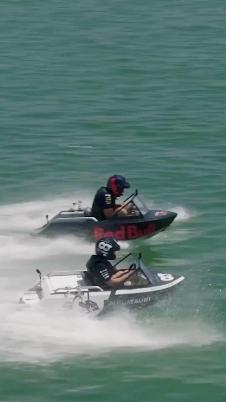 レッドブルのインスタグラム：「we said it once we’ll say it again 🗣️ the F in F1 is for FUN 👏😂🏁   mini jetboats to get things going before the #MiamiGP 🏁  #redbull #givesyouwiiings #jets #minijets #motorsports #f1drivers #formula1 #f1 #recbullracing #alphatauri #alphataurif1」