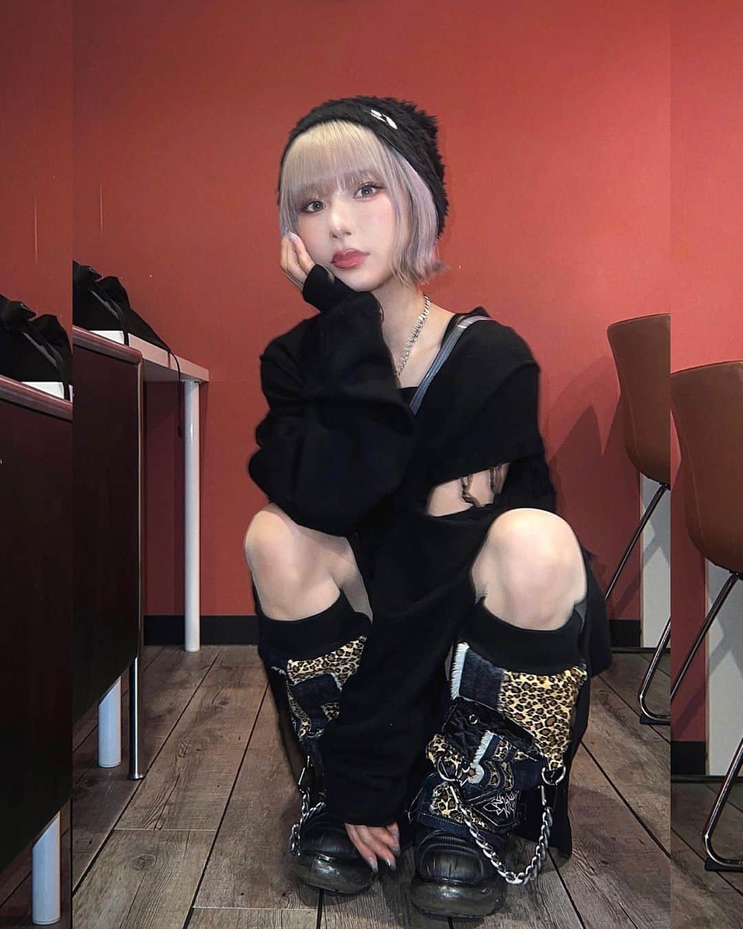 病夢やみいのインスタグラム：「ファンのこから頂いたぎゃるちゃんレッグウォーマー⛓️🩸🐆🩶🪝🏭」
