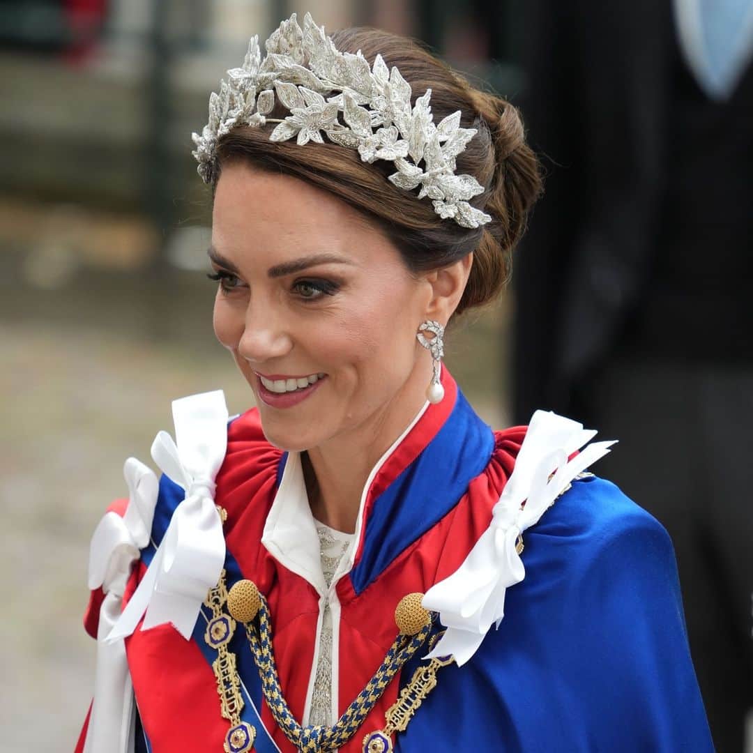 Vogue Australiaさんのインスタグラム写真 - (Vogue AustraliaInstagram)「You may have noticed #PrincessKate and #PrincessCharlotte wearing matching headpieces as they entered Westminster Abbey. At the link in bio, we explain why they wore coordinated looks, and what the pieces mean.  📷 Getty Images」5月6日 20時36分 - vogueaustralia