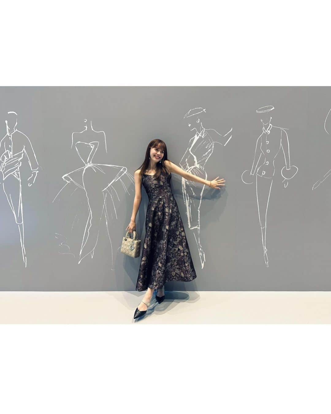 山崎春佳さんのインスタグラム写真 - (山崎春佳Instagram)「👗🤍👜🤍  Christian Dior: Designer of Dreams  ずっと行ってみたかったDior展。 マミーとお姉ちゃんと行ってきました☺︎ とても見応えがあって大大満足✌︎  #christiandior #dior #dior展 #東京都現代美術館 #夢のクチュリエ #diorexhibition #ladydior」5月6日 20時36分 - haruka_yamazaki