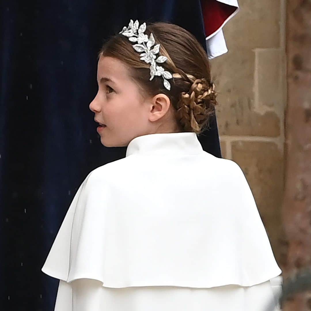 Vogue Australiaさんのインスタグラム写真 - (Vogue AustraliaInstagram)「You may have noticed #PrincessKate and #PrincessCharlotte wearing matching headpieces as they entered Westminster Abbey. At the link in bio, we explain why they wore coordinated looks, and what the pieces mean.  📷 Getty Images」5月6日 20時36分 - vogueaustralia