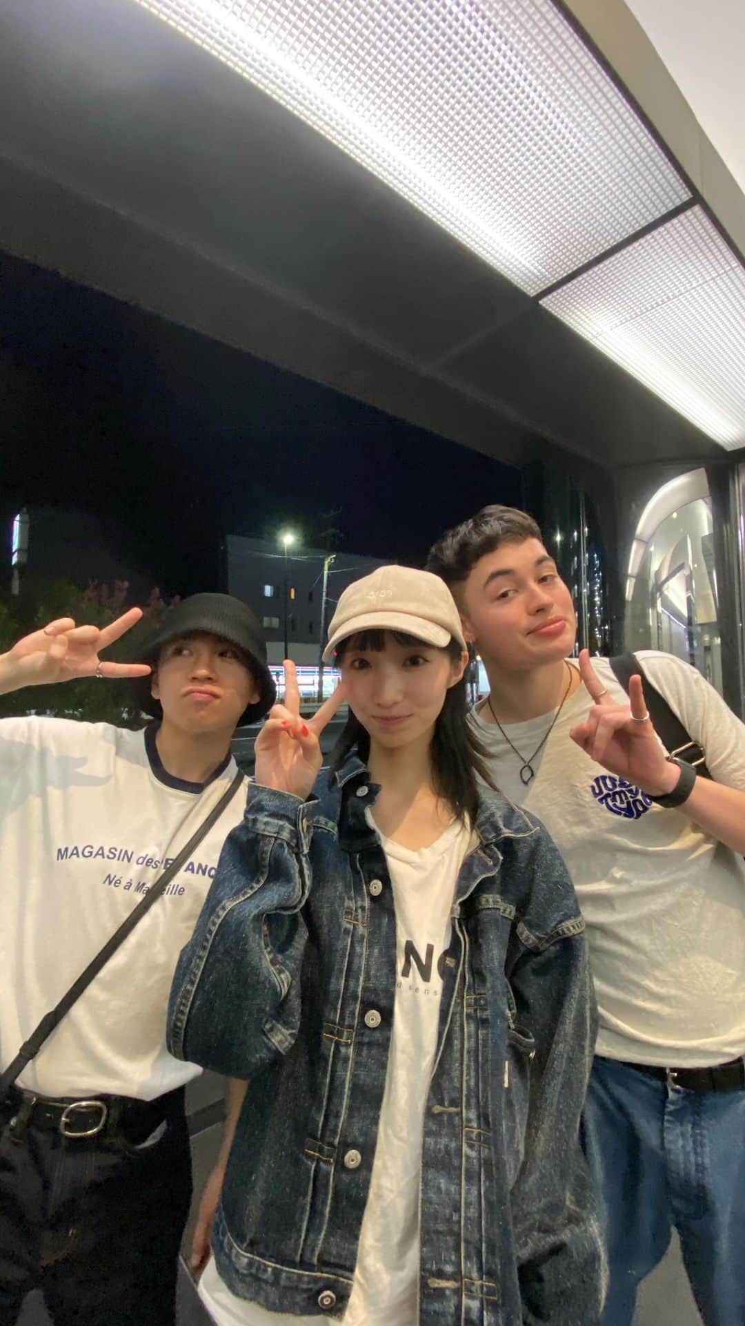飯島望未のインスタグラム：「とある撮影の為に、 よりと君とこう君と踊りの時間🩵🪽 本当にいつもありがと。 そして今回も難しすぎたよ。 @yorito.dance @kitahara_kou」