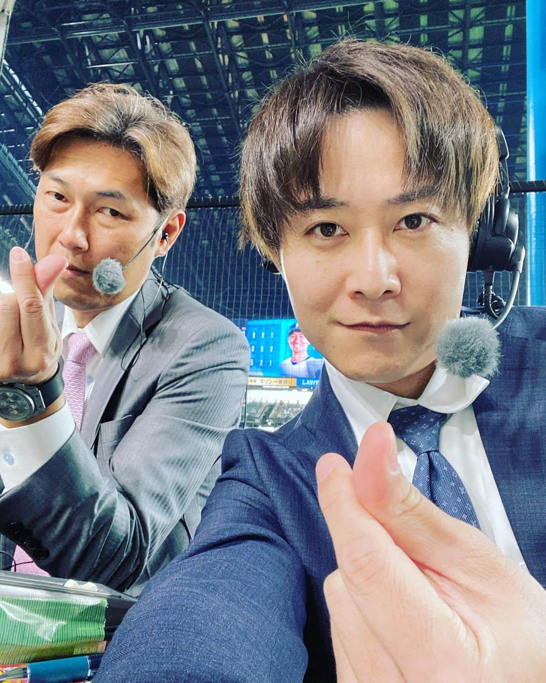 土井悠平さんのインスタグラム写真 - (土井悠平Instagram)「こんな日もある！！  あした勝ちましょう🔥  金村暁さん @satorukanemura  とキュン🫰してみたけど、 よお見たら エリの方がキュンッ！！なってた  #北海道日本ハムファイターズ  #lovefighters  #北海道 #北広島  #エスコンフィールド北海道  #きゅん」5月6日 20時50分 - doi_yuhei