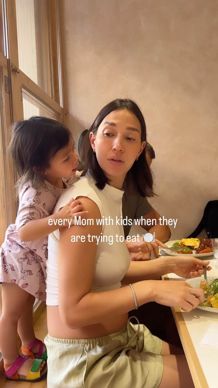 Livのインスタグラム：「Just a hungry pregnant woman trying to eat over here. Am I ever going to be able to eat again with two?」